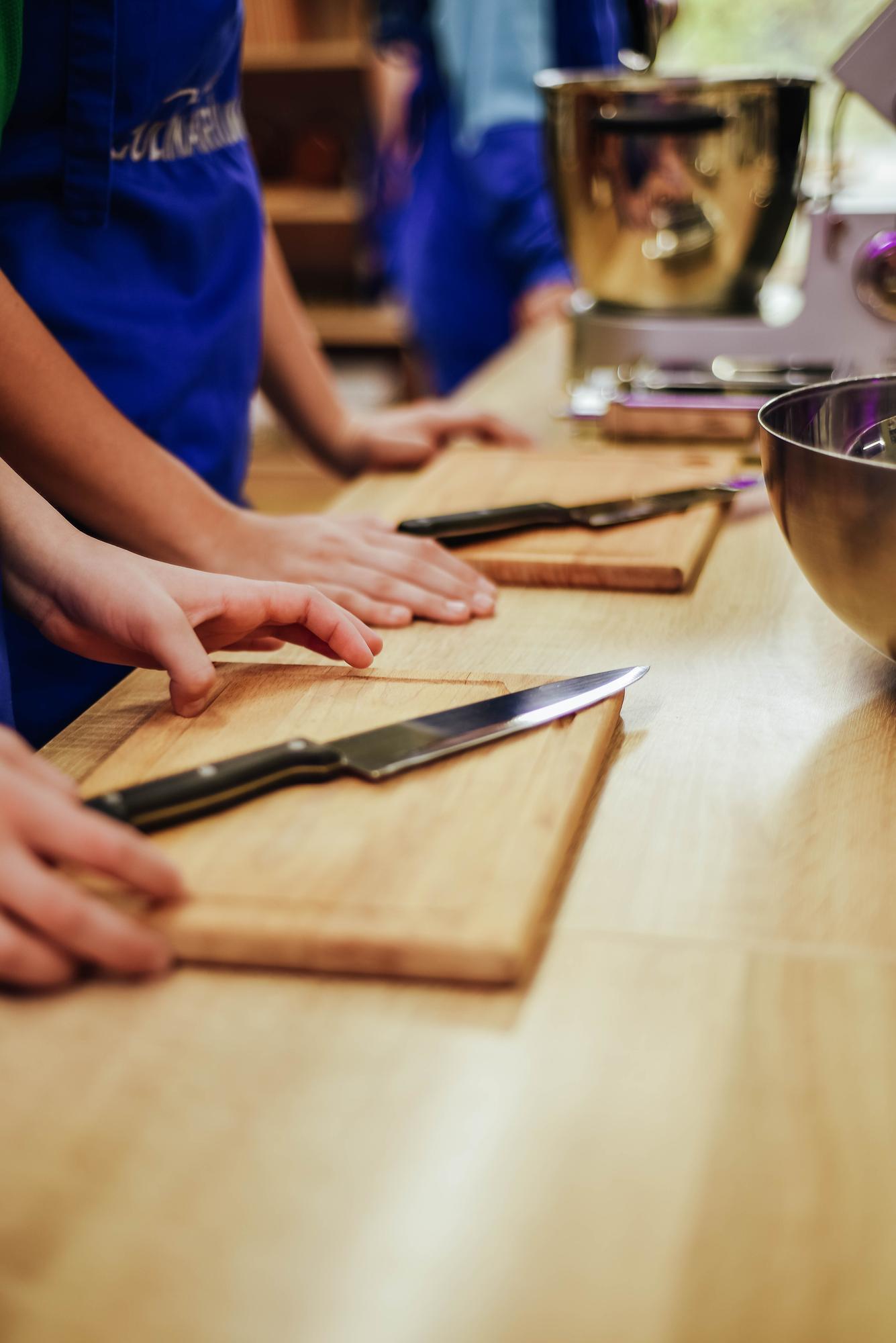Workshop kitchen with participants